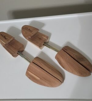 Pair of Red Cedar Wood SHOE TREES Keepers Rochester Tree Co For L.L.Bean, M
